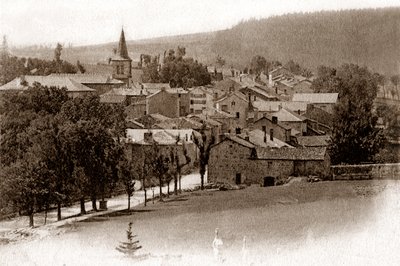 A aldeia de Saint-Bonnet-le-Froid, no início do século XX (cartão postal) de . .
