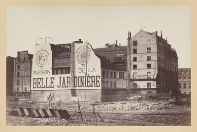 La Belle Jardinère: a loja na rue de la Cité durante a sua demolição, Paris de attributed to Charles Marville