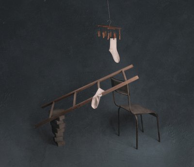 Meias e escada de chenyi wang