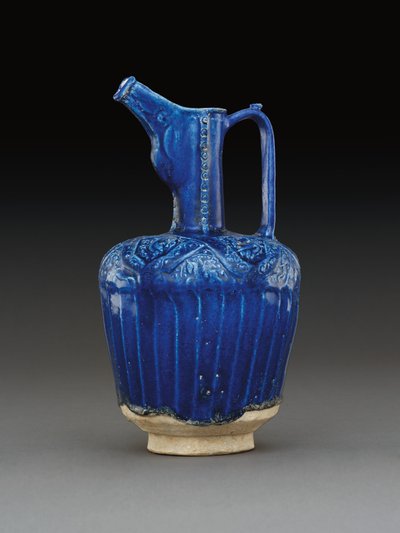 Nishapur moldado monocromático azul cobalto de cerâmica vitrificada ewer, Leste do Irã (cerâmica) de School Iranian