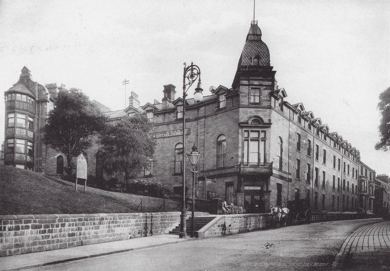Buxton: Peak Hydropathic (fotografia a preto e branco) de (after) English photographer