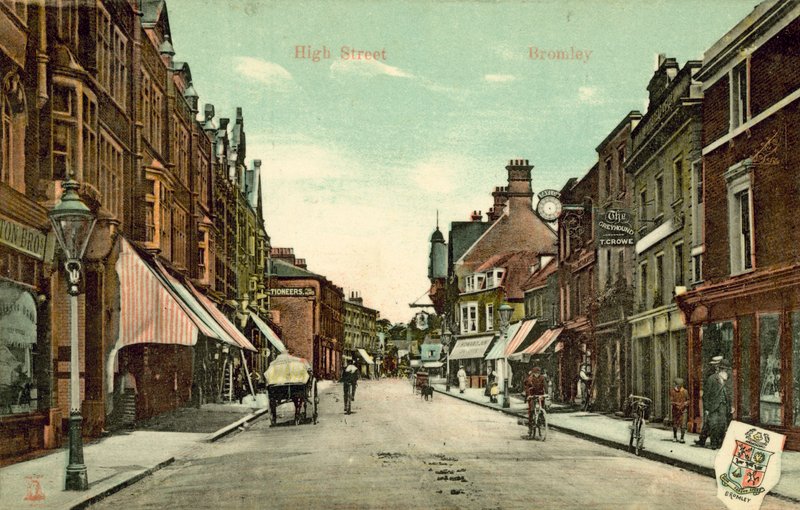 High Street, Bromley (foto a cores) de (after) English photographer