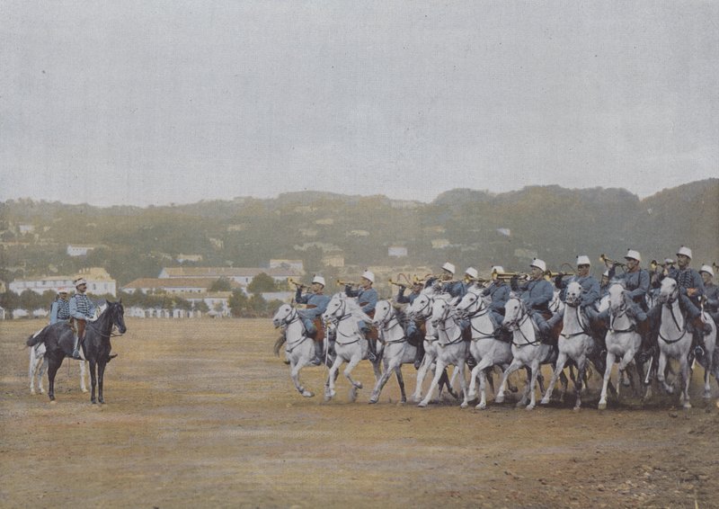Chasseurs a Cheval (foto colorida) de (after) French Photographer