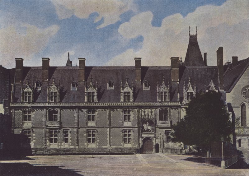 Chateau de Blois, Fachada no pátio (foto colorida) de (after) French Photographer
