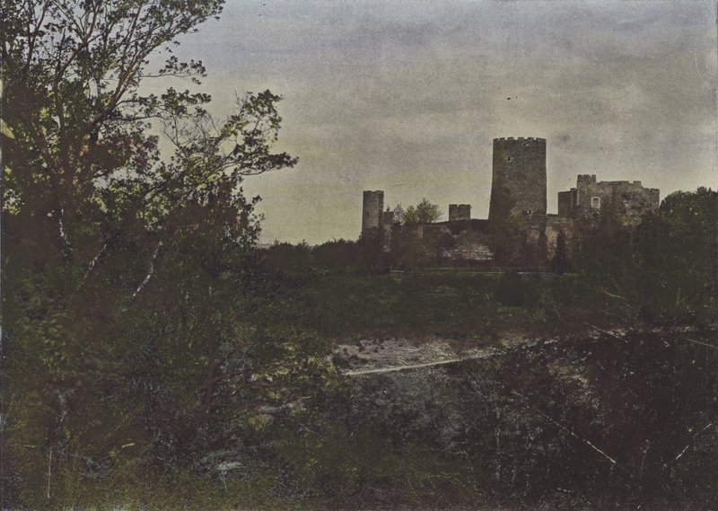 Chateaubrun (foto colorida) de (after) French Photographer
