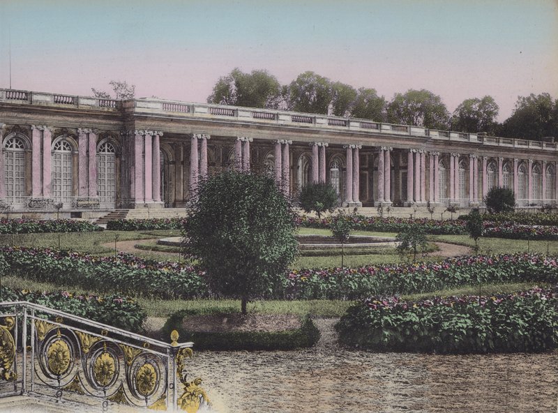 Grand Trianon, Facade sur les Jardins, Great Trianon, Vista frontal sobre os jardins (foto colorida) de (after) French Photographer