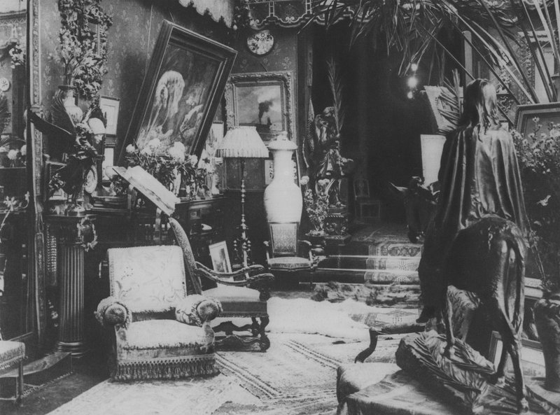 Na Casa de Sarah Bernhardt (foto a p/b) de (after) French Photographer