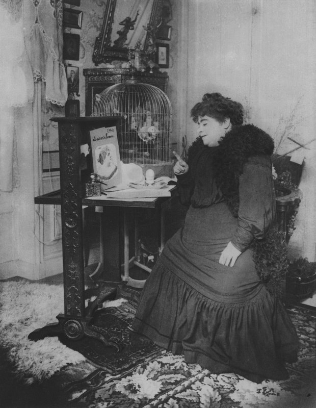 Jeanne Bloch e seu papagaio (foto a p/b) de (after) French Photographer