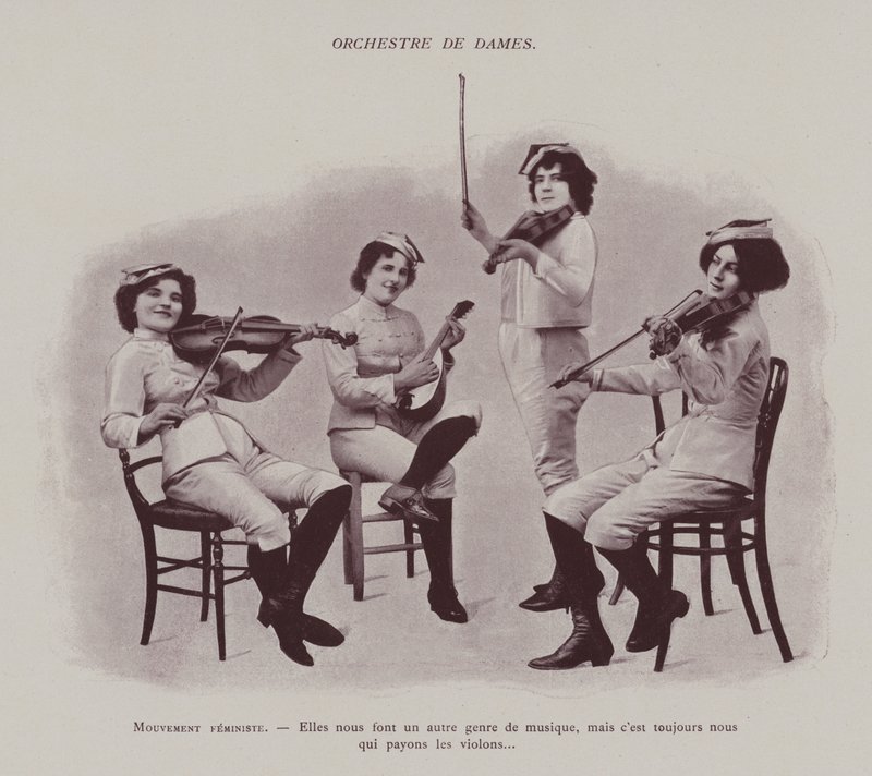Orquestra de mulheres (foto a p/b) de (after) French Photographer