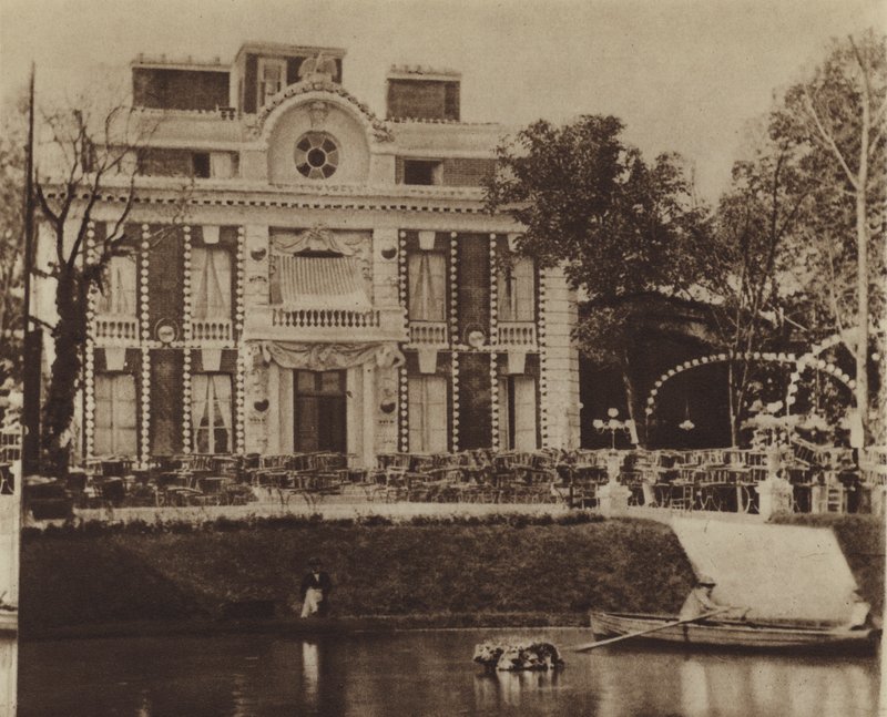 Le Chateau-Rouge gardens and groves (foto a p/b) de (after) French Photographer
