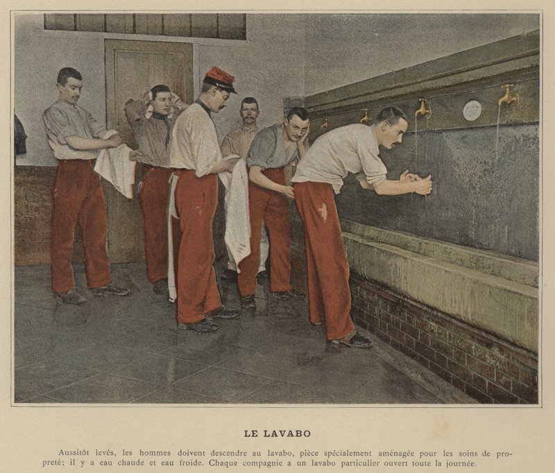 Le Lavabo (foto colorida) de (after) French Photographer