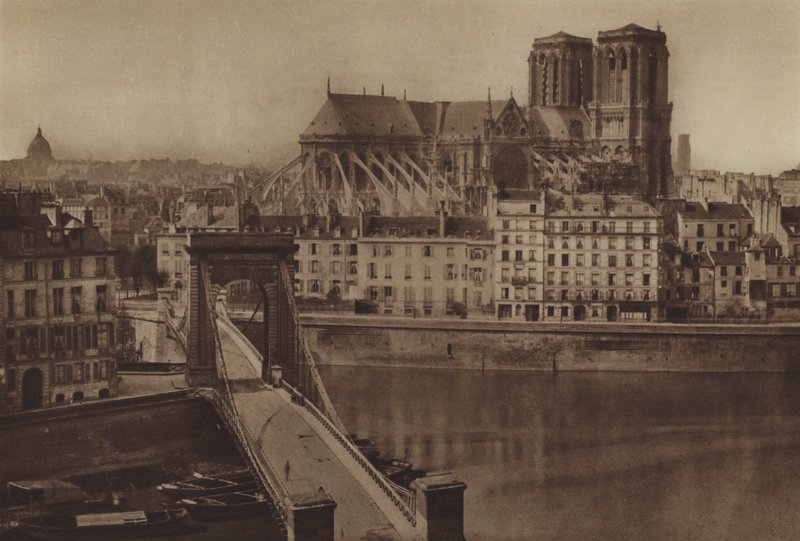 A Ponte Louis-Philippe em direcção à Cidade (foto a p/b) de (after) French Photographer