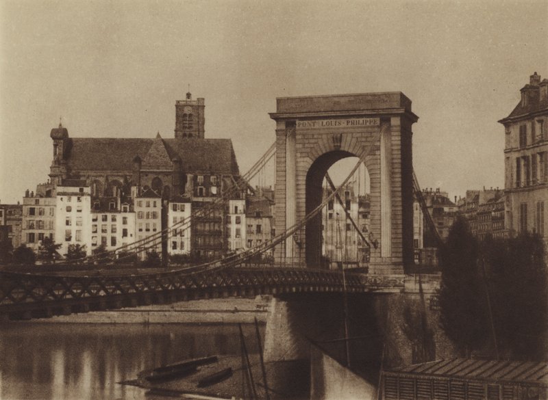 A ponte Louis-Philippe em direcção à margem direita (foto a p/b) de (after) French Photographer