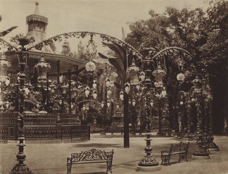 O coreto do Jardin de Paris (foto a p/b) de (after) French Photographer