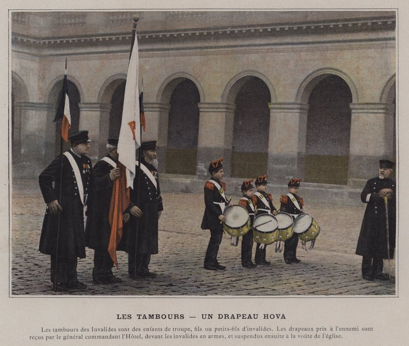 Os Tambores, Uma Bandeira Hova (foto colorida) de (after) French Photographer