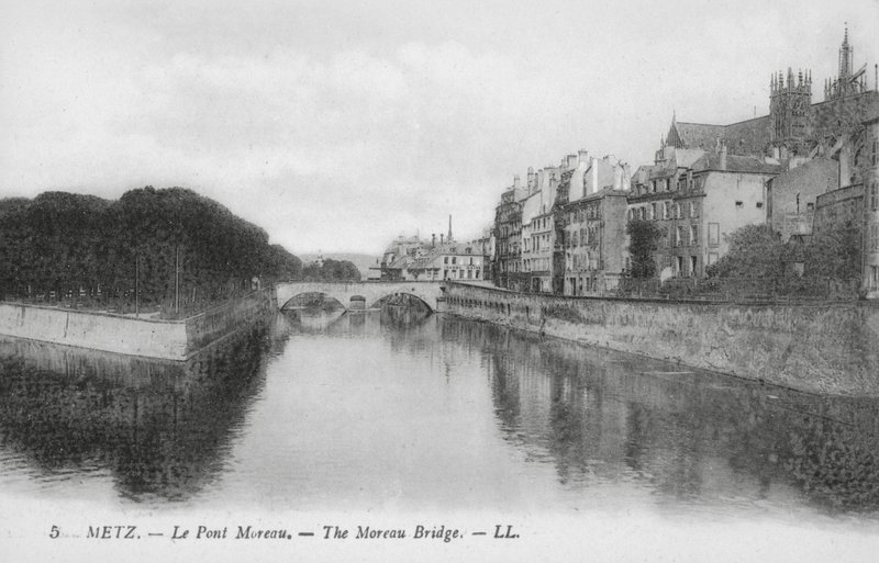 Metz: A ponte Moreau (fotografia a preto e branco) de (after) French Photographer