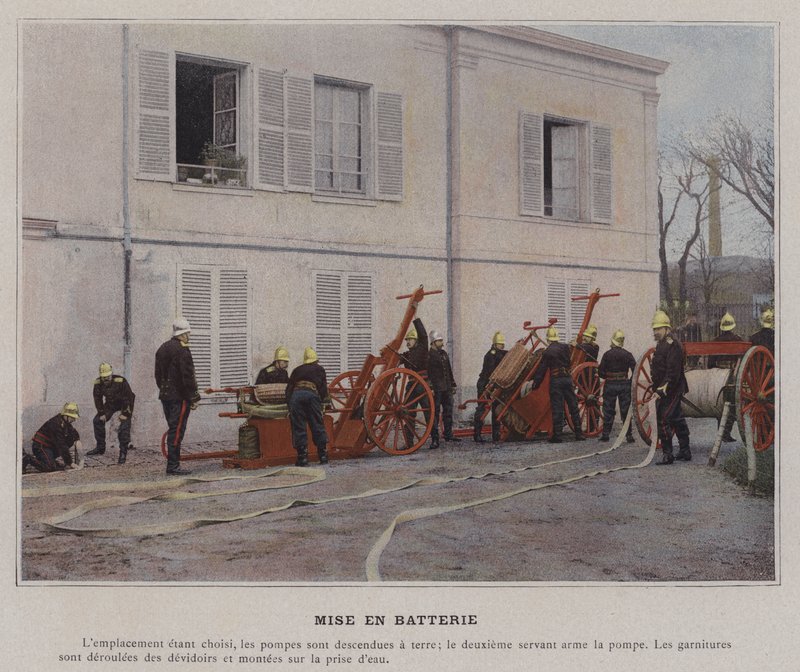 Mise en Batterie (foto colorida) de (after) French Photographer