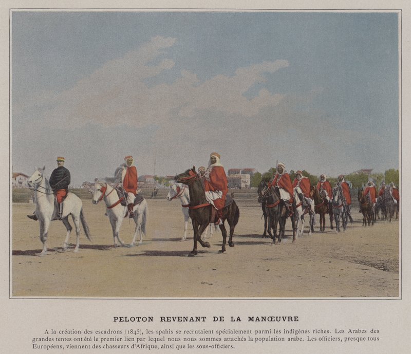 Peloton Revenant de la Manoeuvre (foto colorida) de (after) French Photographer