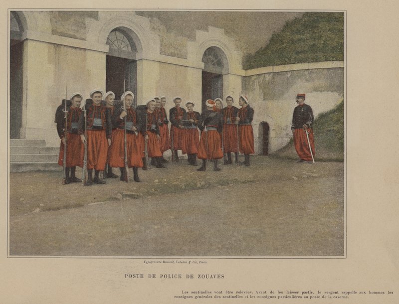 Esquadra de Polícia de Zouaves (foto colorida) de (after) French Photographer