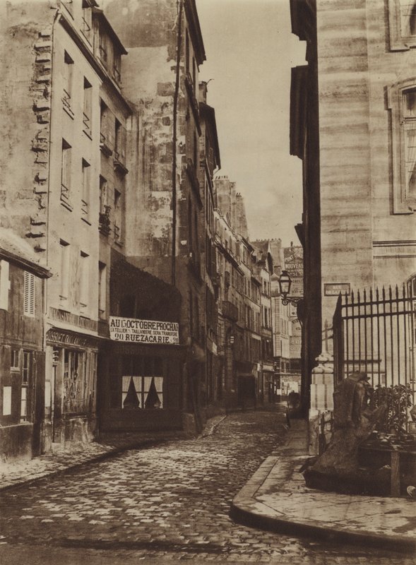 Rue Saint-Christophe em 1865, tirada da rue de la Cite (foto a p/b) de (after) French Photographer