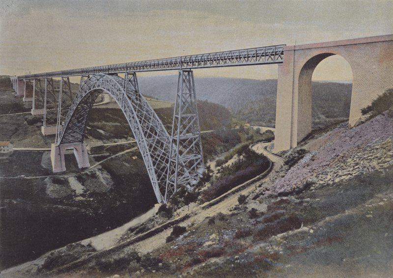Viaduto de Garabit (foto colorida) de (after) French Photographer