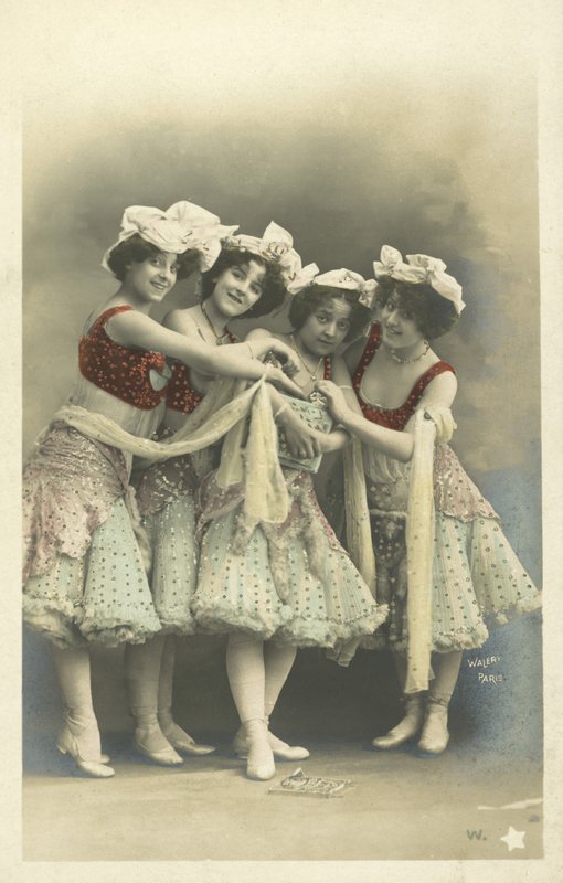 Dançarinos em traje de French Photographer