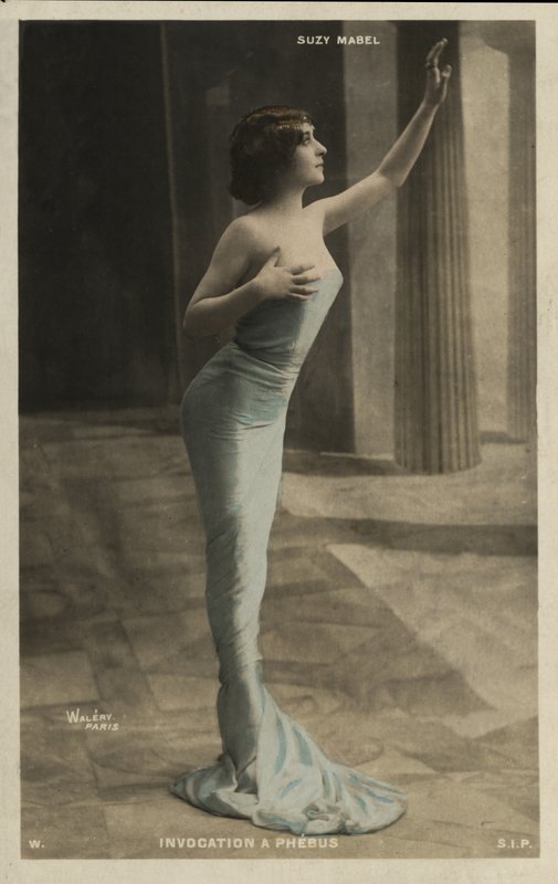 Menina, em, um, vestido azul de French Photographer