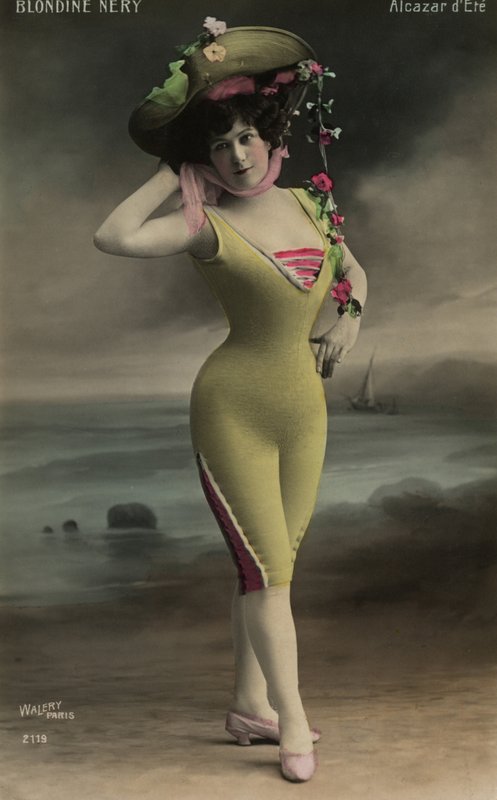 Menina, em, um, largo-brimmed, chapéu de French Photographer
