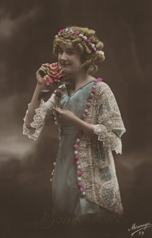 Menina com flores de French Photographer