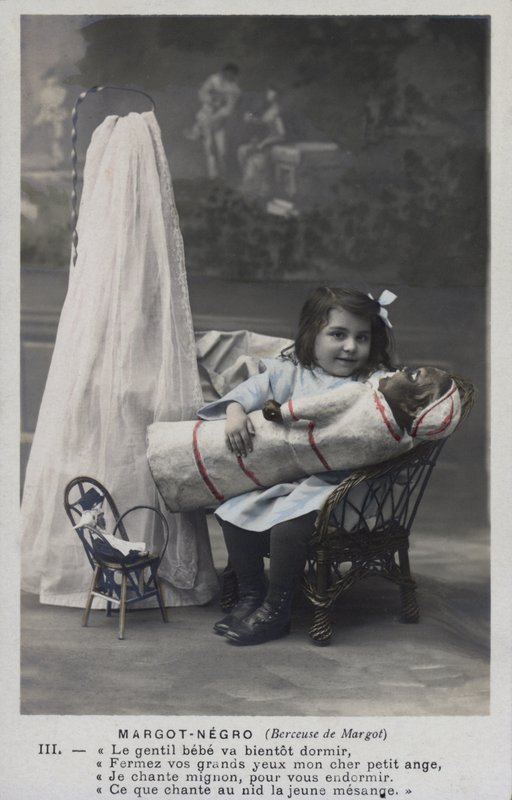 Menininha, com, um, boneca de French Photographer