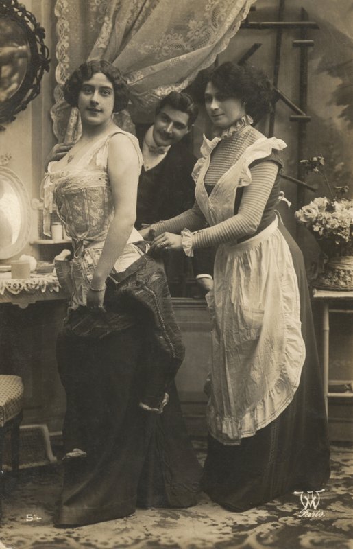 Homem, observar, um, vestido mulher de French Photographer