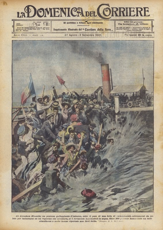 Em Arcachon (França) um pontão flutuante, sob o peso de uma multidão de Achille Beltrame