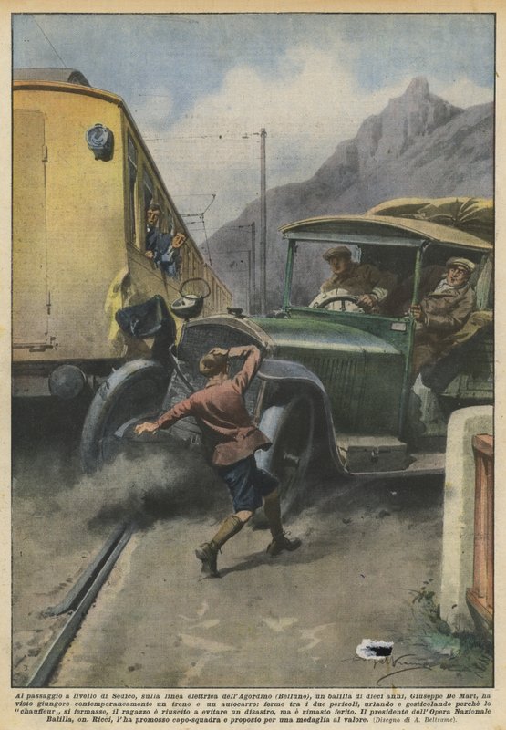 Na passagem de nível de Sedico, na linha elétrica do Agordino (Belluno), uma balilla de Achille Beltrame