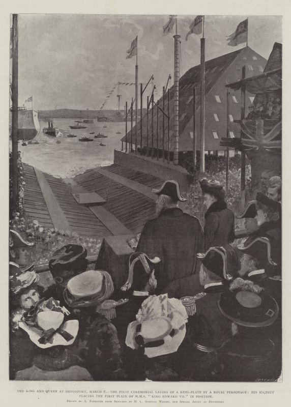 O Rei e a Rainha em Devonport, 8 de março, a Primeira Cerimônia de Colocação de Placa de Quilha por uma Personagem Real, Sua Majestade colocando a Primeira Placa do HMS Rei Eduardo VII em Posição de Amedee Forestier