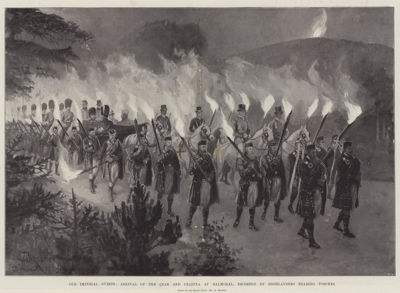 Nossos Convidados Imperiais, Chegada do Czar e Czarina em Balmoral, escoltados por Highlanders com Tochas de Amedee Forestier