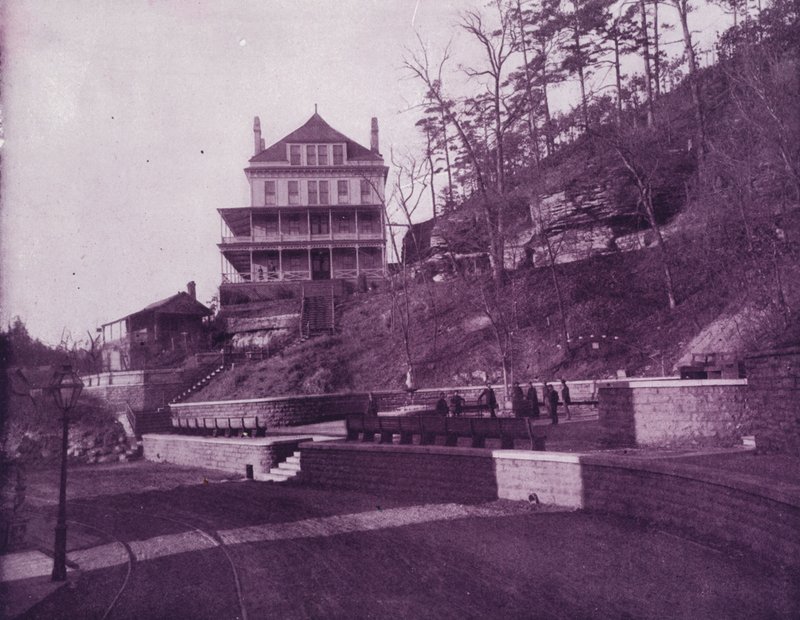 Basin Springs, Eureka Springs, Arkansas, na Estrada de Ferro St Louis e São Francisco (foto a p/b) de American Photographer (after)