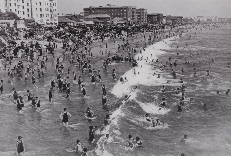 Califórnia: Veneza, um popular resort de praia durante todo o ano perto de Los Angeles (foto a p/b) de American Photographer (after)