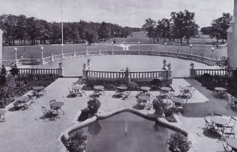 Chicago: Garden Court, Olympia Fields Golf Club (foto a p/b) de American Photographer (after)