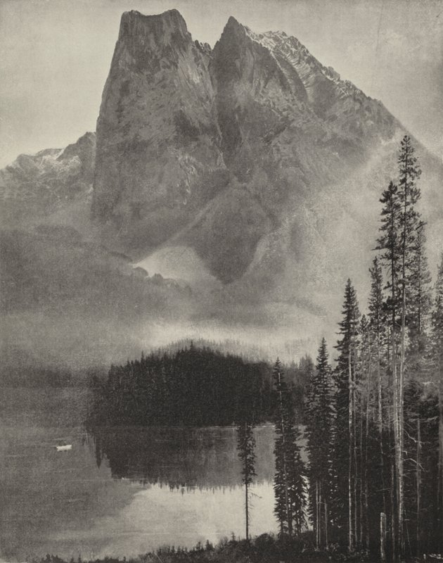 Lago Esmeralda nas Montanhas Selkirk (foto a p/b) de American Photographer (after)