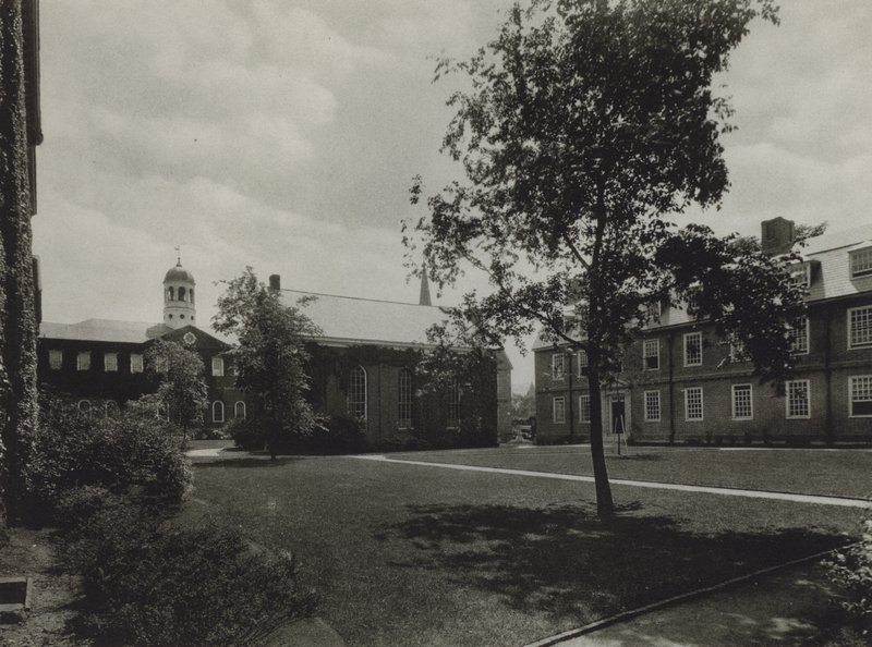 Universidade de Harvard: Harvard Hall; Capela Holden; Mower Hall, Dormitório (foto a p/b) de American Photographer (after)