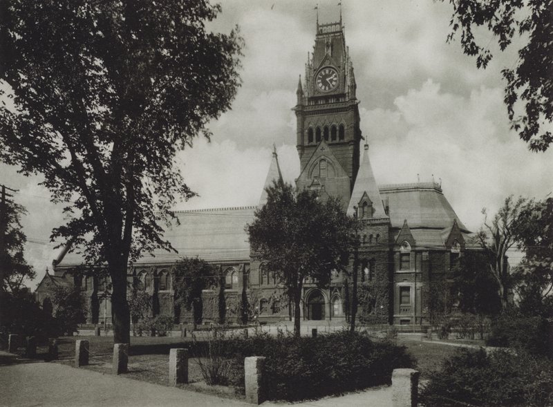 Universidade de Harvard: Memorial Hall (foto a p/b) de American Photographer (after)