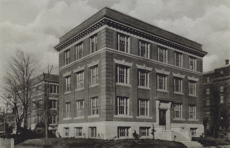 Universidade de Harvard: Wolcott Gibbs Memorial Laboratory, T Jefferson Coolidge Chemical Laboratory (foto a p/b) de American Photographer (after)