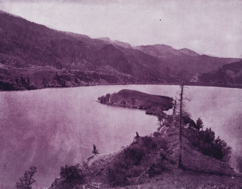 Lago San Cristoval, no colo das Montanhas Ouray, Colorado (foto a p/b) de American Photographer (after)