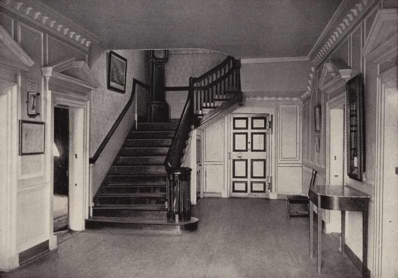 Monte Vernon: Mansão Interior, Hall Central (foto a p/b) de American Photographer (after)