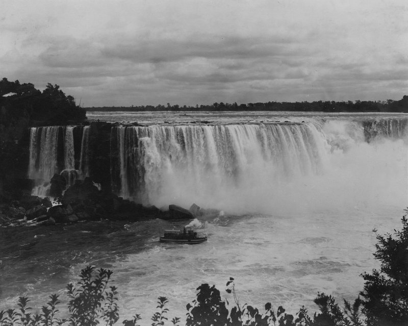 Cataratas do Niágara, Nova Iorque, EUA (foto a p/b) de American Photographer (after)