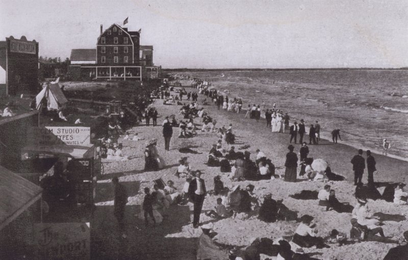 Old Orchard Beach, Maine: Na praia (foto a p/b) de American Photographer (after)