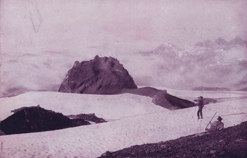 No cume do Monte Tacoma, Washington (foto a p/b) de American Photographer (after)