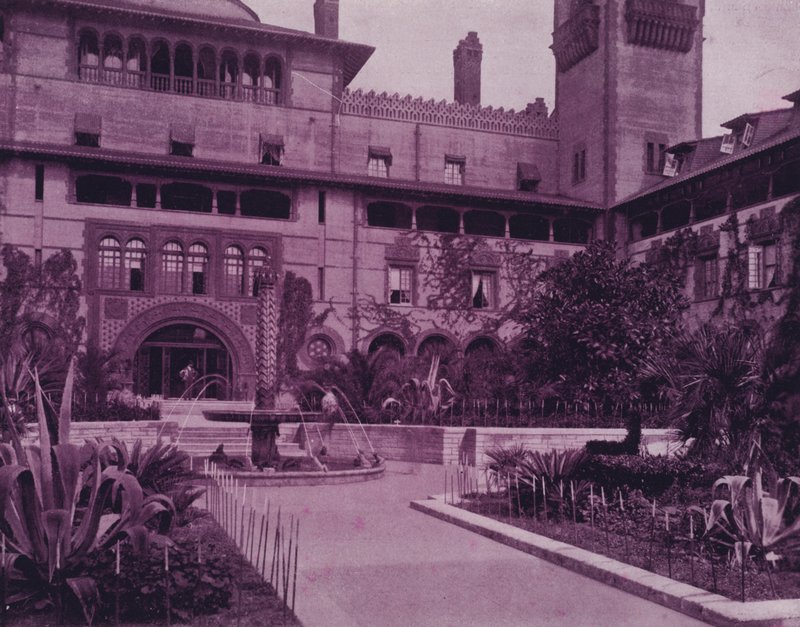 Hotel Ponce De Leon, St Augustine, Florida (foto a p/b) de American Photographer (after)
