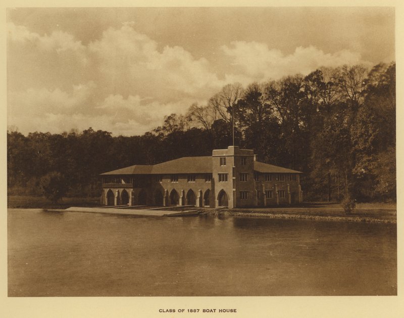 Universidade de Princeton: Turma de 1887 Boat House (foto a p/b) de American Photographer (after)