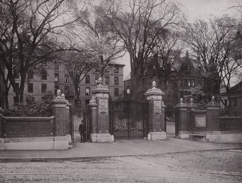 Providence, Rhode Island: Van Wickle Gate, Brown University (foto a p/b) de American Photographer (after)